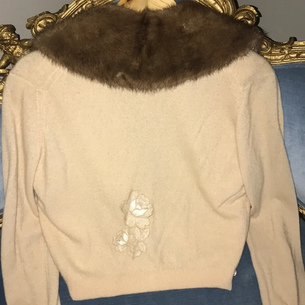 1950s Bernhard Altmann Light Brown Cashmere Cropped Cardigan with Mink Collar - Picture 4 of 5